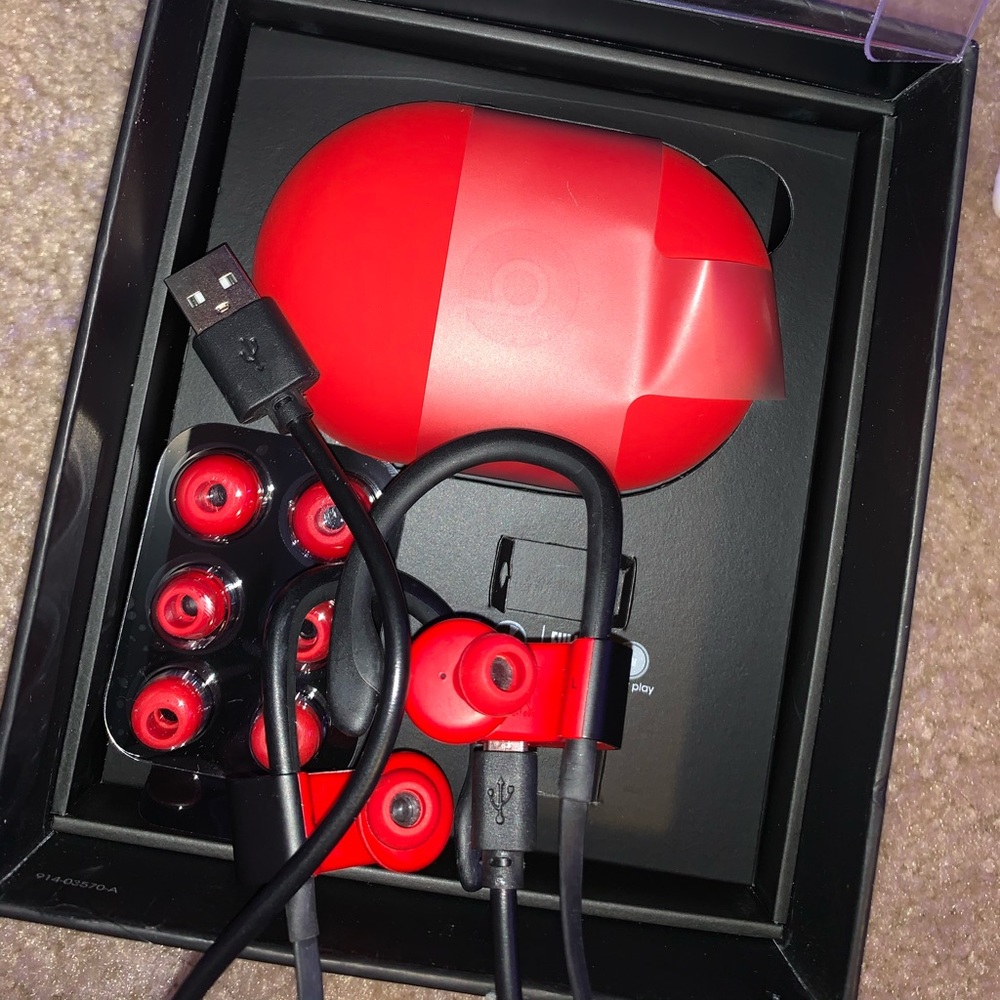 Lightly used BEATS 3 wireless